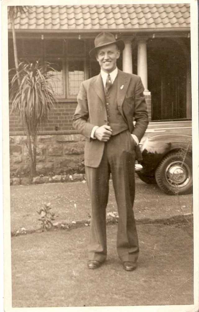 04. The well dressed gent at home in Durban 1938_39